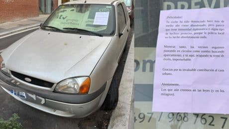 La surrealista nota de unos vecinos de Alicante a un coche que lleva meses aparcado en su calle sin que nadie lo mueva: “Parece que tiene inmunidad diplomática o algún tipo de hechizo protector”
