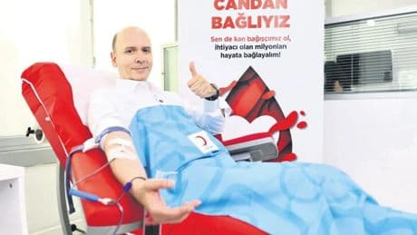 Ünlülerden çağrı: ‘Kan verin candan bağlanın’