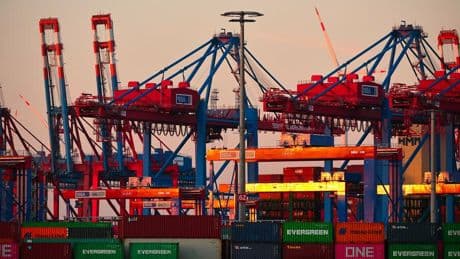 Außenhandel: Exporte wachsen trotz US-Zöllen– Nachfrage aus China steigt