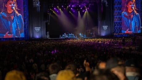 Choque de civilizaciones en el Primavera a la espera de Sabrina: del regreso de Stereolab a la revelación Zaho de Sagazan