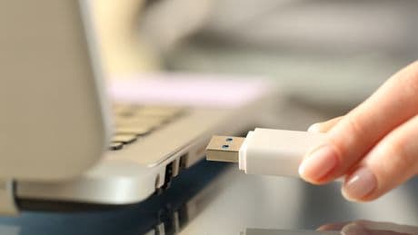 Einfacher Trick: So stecken Sie USB-Sticks immer richtig ein