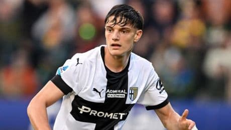 El Liverpool 'ata' a un talentoso central de 18 años por 35 millones