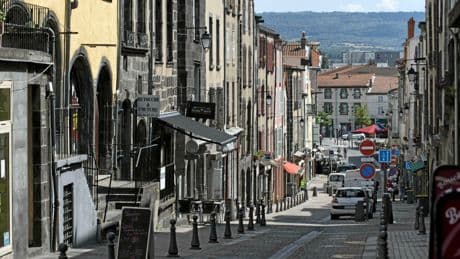 Fusillade, corps carbonisé, maisons incendiées… Que se passe-t-il à Clermont-Ferrand ?