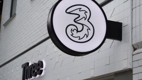 Three network still down with hundreds of UK customers unable to make calls