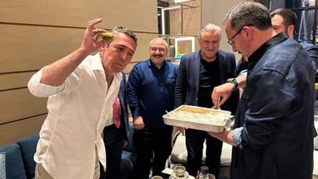 Varank ve Kasapoğlu'ndan Fenerbahçe Başkanı Ali Koç’a baklava ikramı