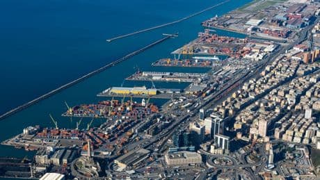 Genova, Paroli al timone del porto per ripristinare la piena operatività