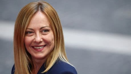 Giorgia Meloni, de paria «postfasciste» à modèle des droites françaises