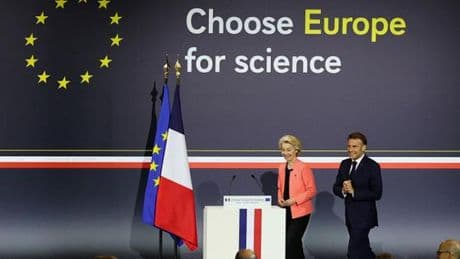 Emmanuel Macron annonce un nouvel investissement de 100 millions d’euros pour séduire les chercheurs étrangers