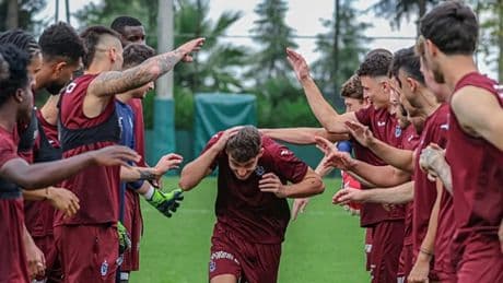 Trabzonspor’un yeni transferi Ernest Muçi ilk antrenmanına çıktı