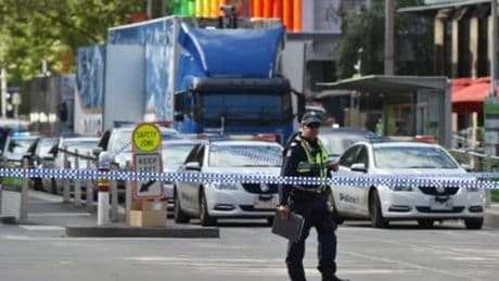"Des enfants assassinés": deux garçons tués à la machette par un groupe masqué et armé en Australie