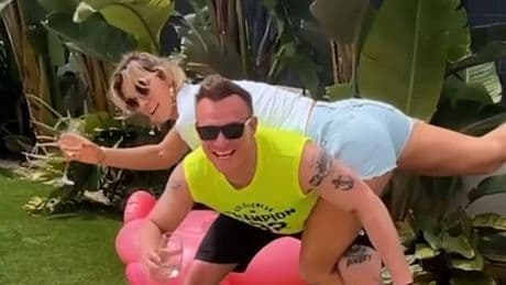 Anna-Maria Zimmermann  - Verliebt! Dieses Video strotzt vor Glück