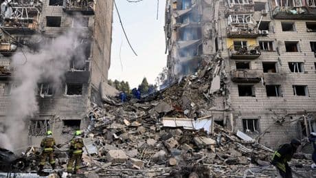 Guerre en Ukraine, jour 1210 : frappes meurtrières sur Kiev, pas de rencontre entre Trump et Zelensky