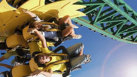 Facua denuncia a Isla Mágica, Parque Warner, Port Aventura y Terra Mítica por impedir la entrada con comida y bebida