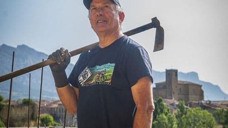 Juan Luis Cañas, el bodeguero que planta tomates, cebollas, calabacines...