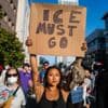 Amerikaanse migranten leven in angst voor immigratie­dienst ICE: ‘Het huis verlaten is doodeng’