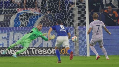 Wieder verballert - Karius stürzt Bochum ins Elfer-Dilemma