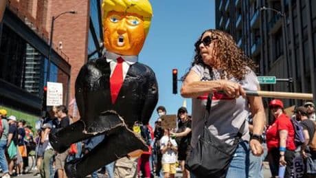 Chicago: Tausende demonstrieren gegen Donald Trumps Politik