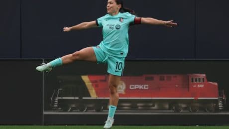 At 32, LaBonta Finally Gets Her Chance With USWNT, As Does Dickey