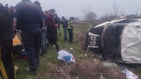Hatay'da devrilen minibüsteki 13 kişi yaralandı