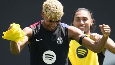 El Barça se monta la última fiesta de la temporada en Montjuïc