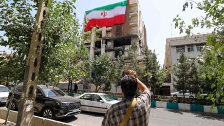 Après le cessez-le-feu, des Iraniens soulagés mais plongés dans l’incertitude
