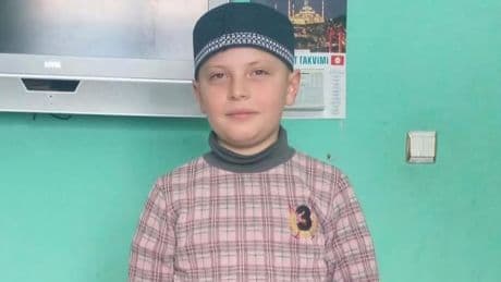 Gölette boğulma tehlikesi geçiren çocuğu imam kurtardı