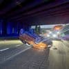 Auto belandt op zijn dak op ring rond Antwerpen: twee inzittenden raken lichtgewond