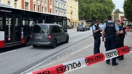 Hamburg: Mehrere Verletzte mit Schnittwunden bei Raub in Bus