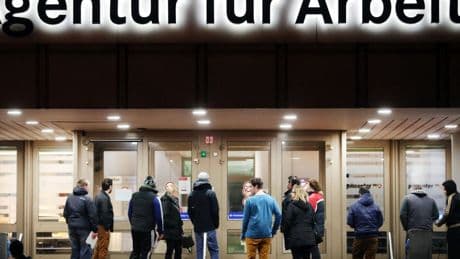 Arbeitsmarkt: Immer mehr jungen Menschen ohne Abschluss droht Arbeitslosigkeit