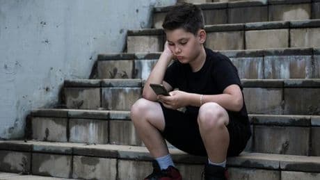 Mindestalter für Soziale Medien: Özdemir fordert Verbot von Sozialen Medien für Kinder und Jugendliche
