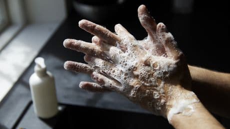 Hygiene-Mythen: Warum wir beim Händewaschen oft falsch liegen