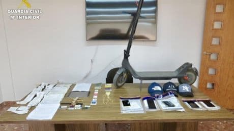 Dos detenidos en Cuenca por estafar haciéndose pasar por la DGT