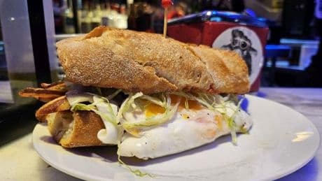 Los dos bocadillos bilbaínos que han sido elegidos entre los mejores de Euskadi de este año