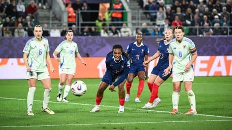 Euro 2025 : les Bleues battent le Pays de Galles et prennent une option sur les quarts