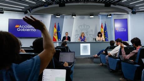 El Consejo de Ministros se reactiva con la declaración de emergencia por los incendios y el polémico traslado de menores migrantes