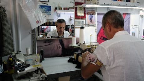 Hayatı kumaşların arasında geçen Terzi Hikmet’i dinliyoruz: ‘Ben tadilatı sevdim’