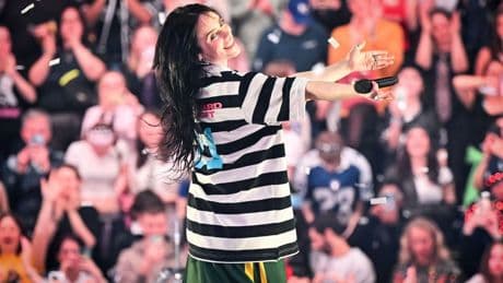 Billie Eilish Charts Multiple Bestsellers Thanks To The Vinyl Surge