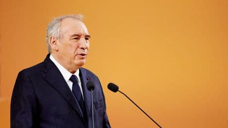 "C'est la marche que nous devons suivre": François Bayrou exclut de déroger à ses réductions budgétaires