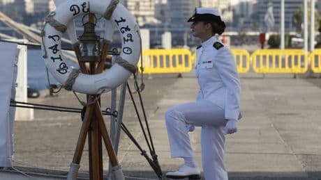 La princesa Leonor amplía su formación naval en unas maniobras de la Armada Española con munición real