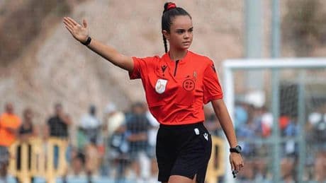 Carla García, una árbitra sin ningún complejo: "No entiendo que las futbolistas prefieran a los árbitros masculinos”