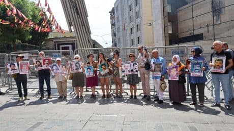 Cumartesi Anneleri’nin bin 60’ıncı eylemi: 33 yıl önce kaybettirilen Hasan Gülünay için adalet istediler