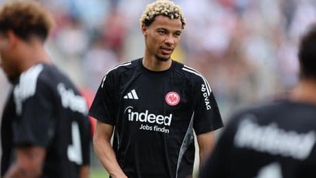 Mercato : Hugo Ekitike a pris la route de Liverpool, où il va passer sa visite médicale