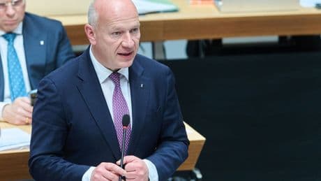 Verkehrspolitik: Wegner will mehr Geld vom Bund fürs Deutschlandticket
