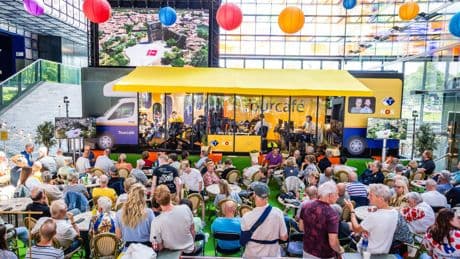 Razend populair Tourcafé brengt nostalgie tot leven: ’Dat was pas koersradio’