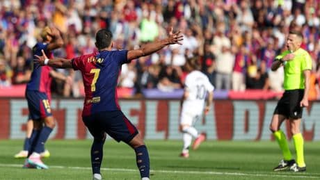 El Barça y Montjuïc celebran la Liga con todo y contra el arbitraje