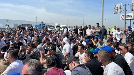 EMEP Milletvekili Bayhan, Koç'un iş yerlerinde vakıf üyeliği dayatmasını Meclise taşıdı