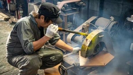 Artigiani, in arrivo la riforma: meno vincoli e più addetti. Centri storici: tutele ai negozi