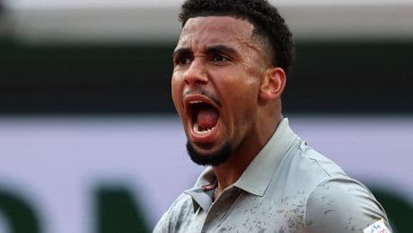 Roland-Garros : face à un bon Jarry, Arthur Fils décroche son premier succès dans la compétition