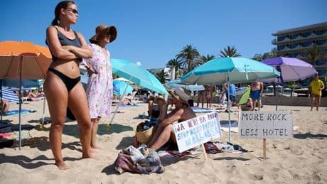 Spain hotspot food ban with £630 fines in place in new crackdown