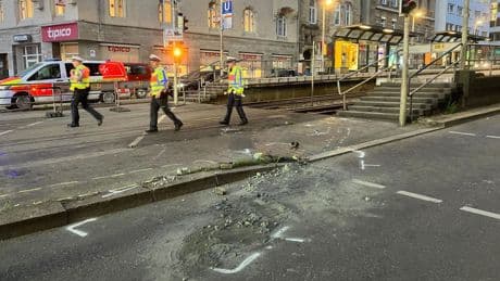Tödlicher Vorfall in Stuttgart: Auto fährt in Menschenmenge - Fahrer weiter in Gewahrsam